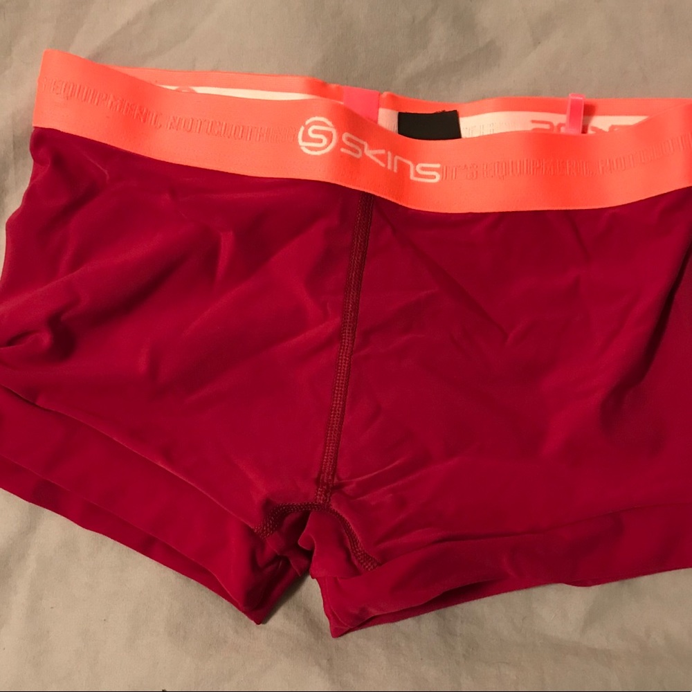 Compression Booty Shorts in Mulberry Size M